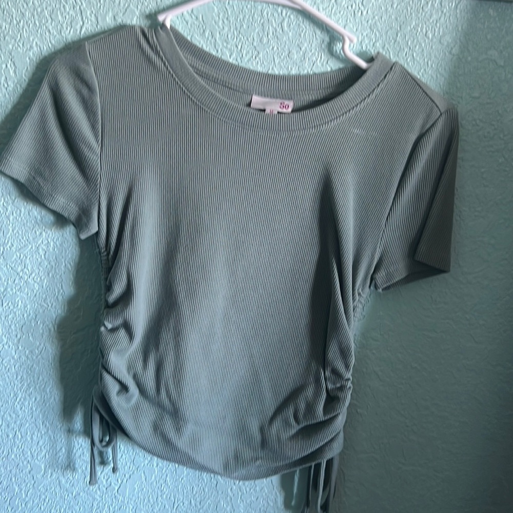 SO cinched side strings crop top